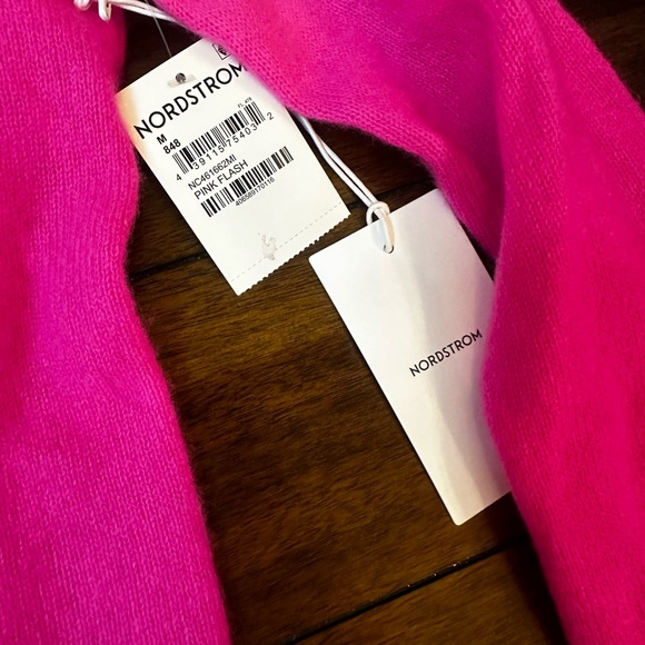 Real cashmere sweater. Never worn. - Picture 4 of 5